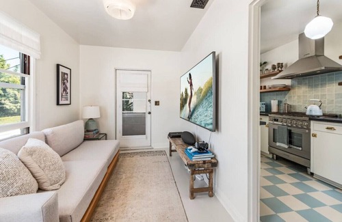West Beach Apartment | The Marlowe Library Suite - Vintage Luxury at the Beach - Hotel Amenities