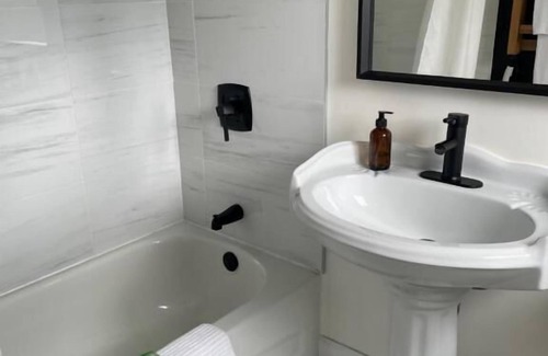 Port Dufferin Hotel | The Marmalade Motel