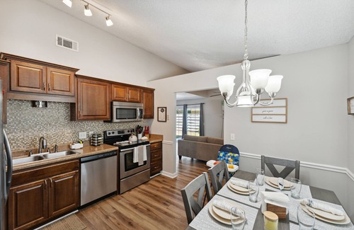 Hinesville House | The Marne Family Stay, Pets Welcome