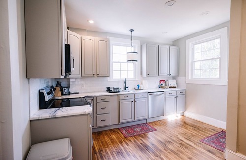 Danville House | The Marshall House- 1920's Charm close to Averett & Casino