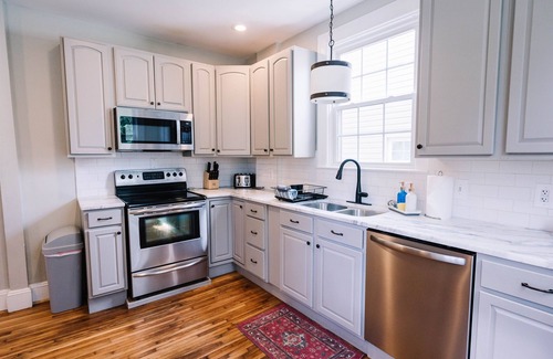 Danville House | The Marshall House- 1920's Charm close to Averett & Casino