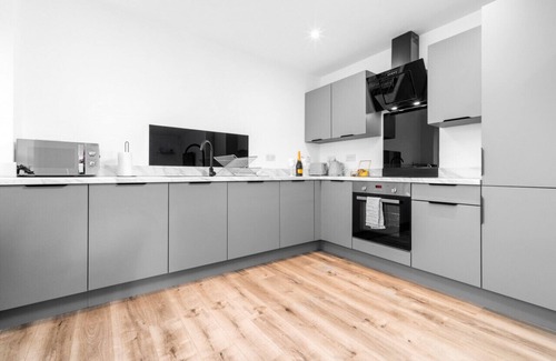 Smethwick Apartment | The Marsons Collection - 2 Bed Apartment- Parking