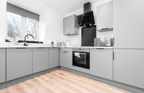 Smethwick Apartment | The Marsons Collection - 2 Bed Apartment - Parking