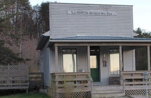New Plymouth Cabin | The Martin Country Store Cabin centrally located within the Hocking Hills
