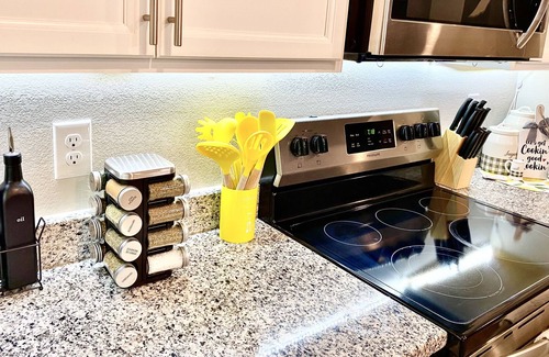 Clarksville House | The Marvel 5 bedrms w/Cinema+Study~Sleeps 12