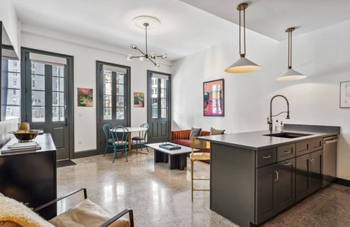 Central Business District Hotel | The Mary Beth - 4BR + Art Gallery