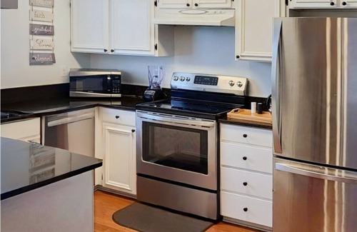 Hybla Valley House | The Master Haven, Alexandria