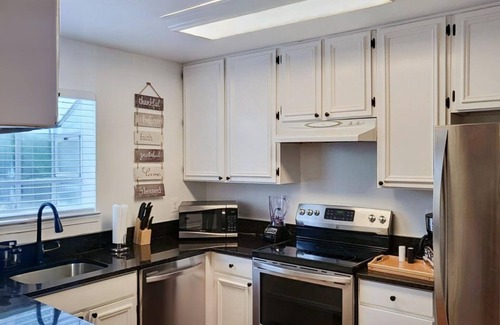 Hybla Valley House | The Master Haven, Alexandria