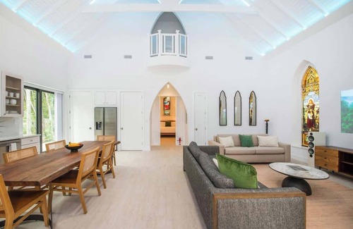 North Side Condo | The Mastic Chapel LUXE Cottage & Pool on North Side