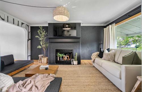 Red Deer House | The Maverick