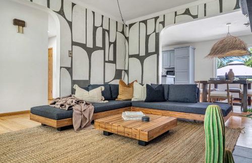 Red Deer House | The Maverick