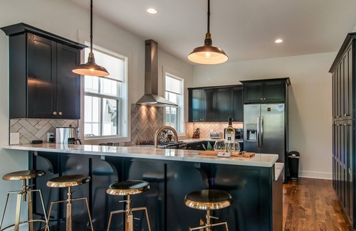 Shelby Hills House | The Maxwell - Luxuriously Styled Home Near Amazing Restaurants!