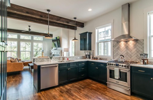 Shelby Hills House | The Maxwell - Luxuriously Styled Home Near Amazing Restaurants!