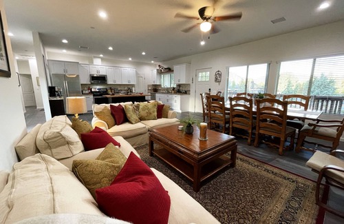 Pine Mountain Club House | The Mayor's House, 5 bedrooms, Modern Luxury Cabin