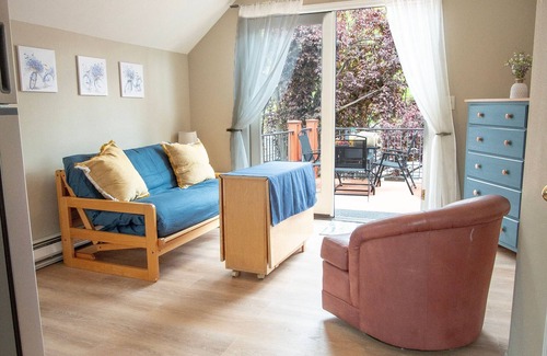 East End House | The Mayor Suite - A Peaceful Downtown Studio by St. Luke's