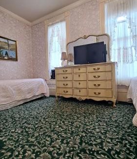 Elgin Bed & Breakfast | The Mays Place Bed and Breakfast