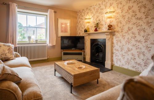 Biddestone Apartment | The Maze Garden Cottage by Mint Stays