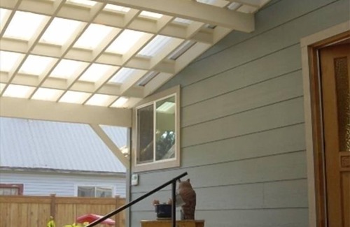 McCloud House | The McCloud Vacation Home on Mt. Shasta Sleeps 10+, Free Wifi