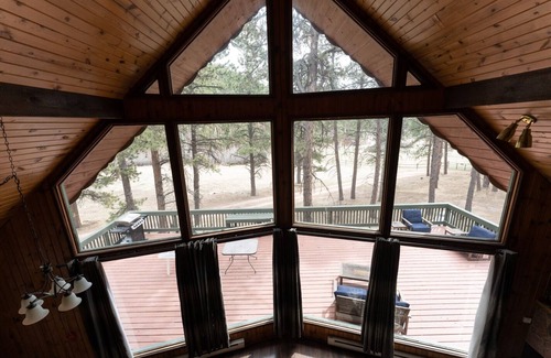 Rapid City Cabin | The Meadow Inn - Secluded Central Black Hills Cabin! WiFi!