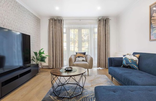Borehamwood House | The Meadows near Sky Studios