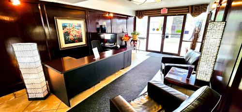 Medicine Hat Hotel | The Medicine Hat Villa