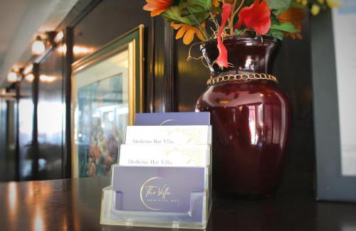 Medicine Hat Hotel | The Medicine Hat Villa