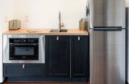 Meiners Oaks Apartment | The Meiners Daughter - Beautiful Modernist 1 Bed