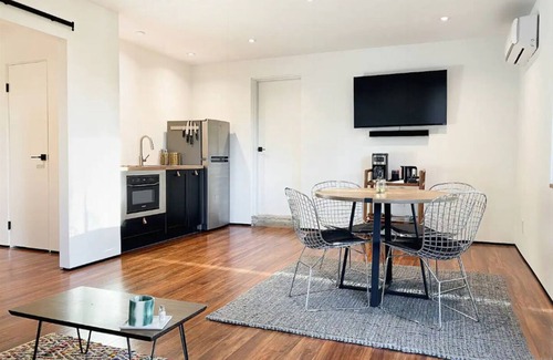 Meiners Oaks Apartment | The Meiners Daughter - Beautiful Modernist 1 Bed