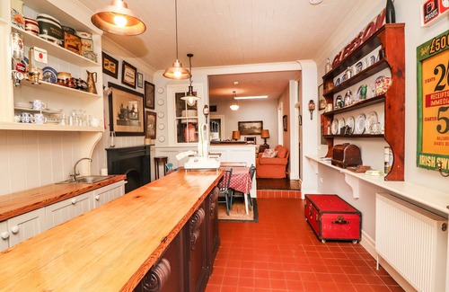 Kilrush Apartment | THE MERCHANT'S STORE, family friendly in Kilrush, County Clare