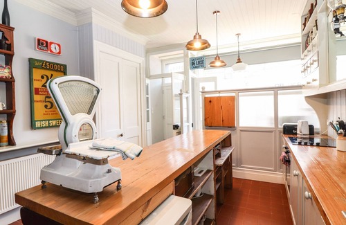 Kilrush Apartment | THE MERCHANT'S STORE, family friendly in Kilrush, County Clare