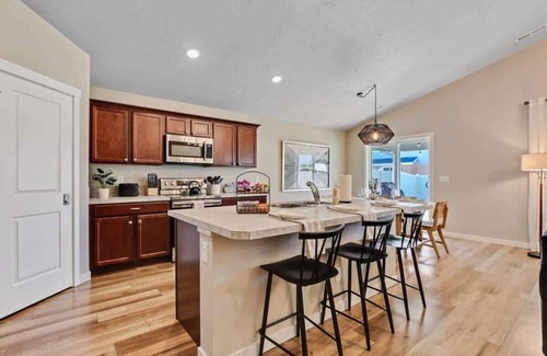 Meridian House | The Meridian Manor | Private 4 Bedroom Home