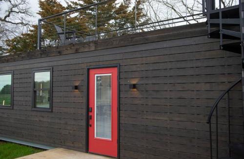 Waco House | The Merlot House-Container Home 12 min to Magnolia