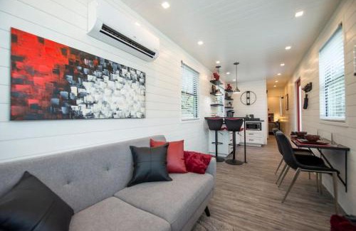Waco House | The Merlot House-Container Home 12 min to Magnolia