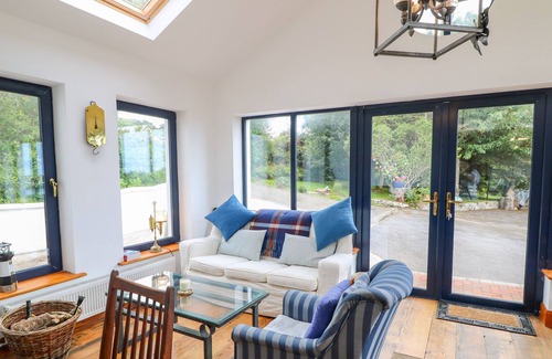 Maghery Cottage | THE MERMAID, pet friendly, with open fire in Dungloe, County Donegal