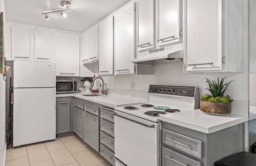 Racquet Club West Condo | The Mermaid Quarters Deluxe Stay WiFI-Central Palm Springs