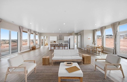 Big Water House | The Mesa Haven: Modern Luxurious Retreat near Page, AZ