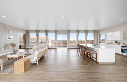 Big Water House | The Mesa Haven: Modern Luxurious Retreat near Page, AZ