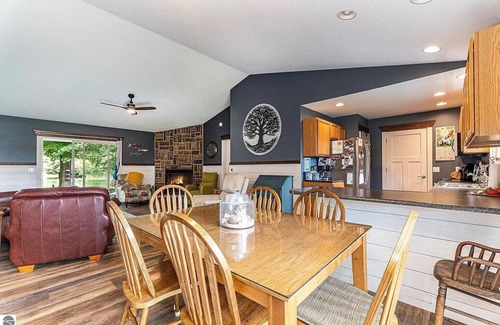 Mesick House | The Mesick Hideaway – 5BR/3BA Family Fun Spot w/Lake, River & Hiking Trails