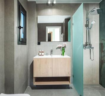 Kerameikos Apartment | The Meta Stay - Sunny Getaway with Rooftop Access