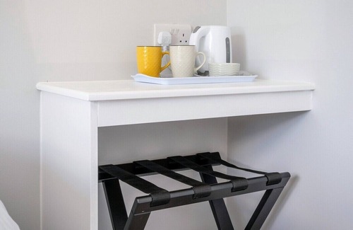 Tramore Apartment | The Metal Man Room (@BurrowLodge)