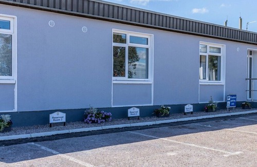 Tramore Apartment | The Metal Man Room (@BurrowLodge)