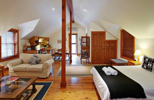 Fordwich Apartment | The Mews Studio - Romantic sandstone studio for 2 on beautiful vineyard estate