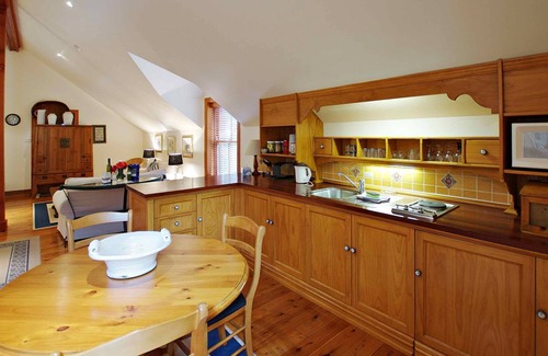 Fordwich Apartment | The Mews Studio - Romantic sandstone studio for 2 on beautiful vineyard estate