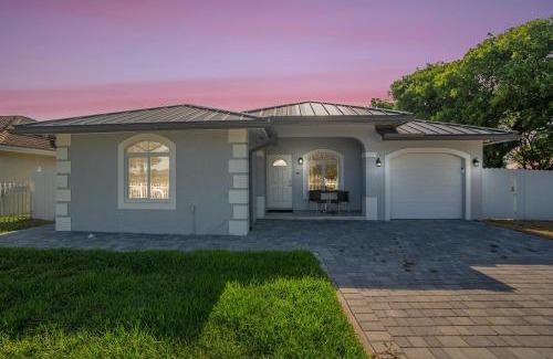 Miami Gardens House | The Miami Gardens Getaway