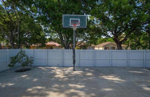 Miami Gardens House | The Miami Gardens Getaway