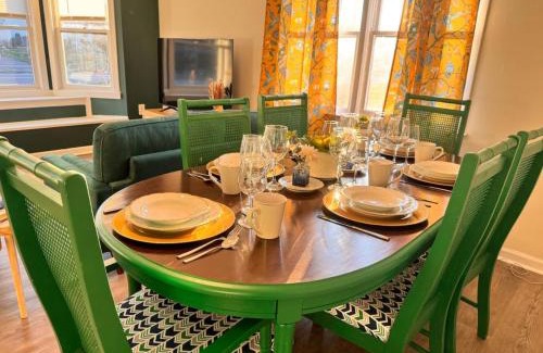 Ann Arbor House | The Michigan Green Suite near the BIG HOUSE