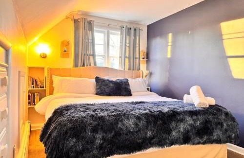 Ann Arbor House | The Michigan Green Suite near the BIG HOUSE