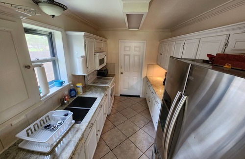 La Porte House | The Middle of EVERYWHERE. 30 min or less to Med. Center, Galleria, Kemah, Nasa