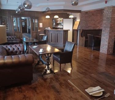 Dungloe House | The Midway Bar & Guesthouse