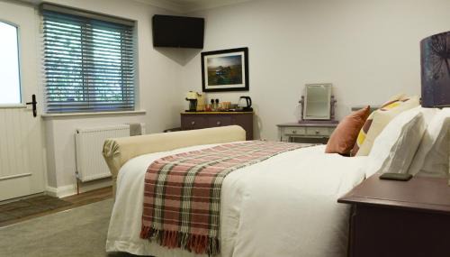 Macclesfield Bed & Breakfast | The Midway